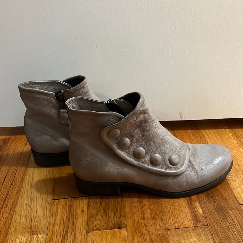 Miz Mooz Leather Ankle Boots Size 8.5